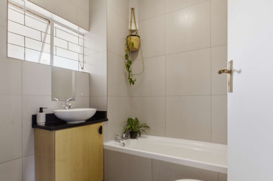 1 Bedroom Property for Sale in Sea Point Western Cape